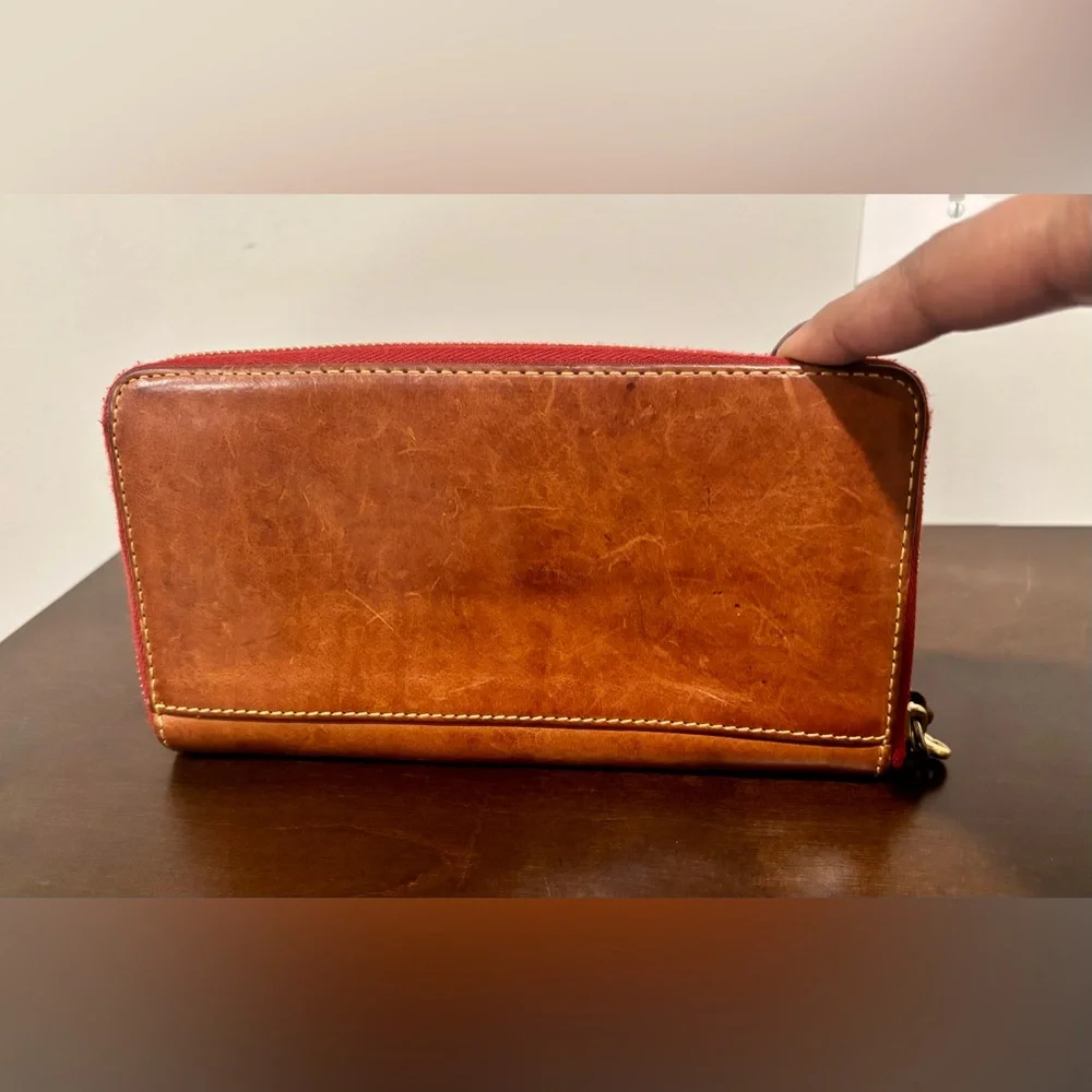 π§‘ Authentic Dooney & Bourke Large Zip Around Wristlet in Natural π§‘ - Picture 4 of 11